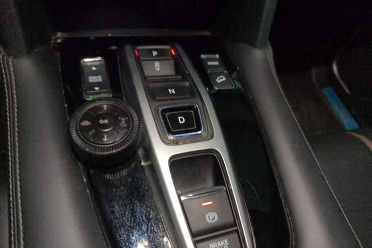Used Honda UR-V 2020 370TURBO Two-Wheel Drive Luxury Edition Gear Lever