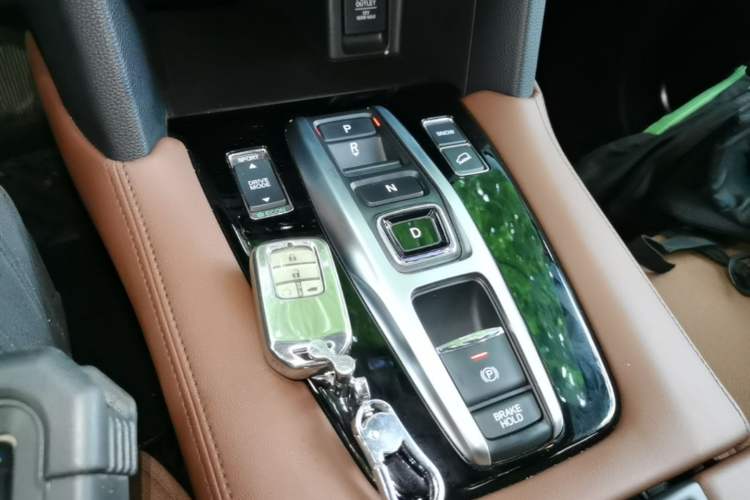 Used Honda UR-V 2020 370TURBO Two-Wheel Drive Luxury Edition Gear Lever