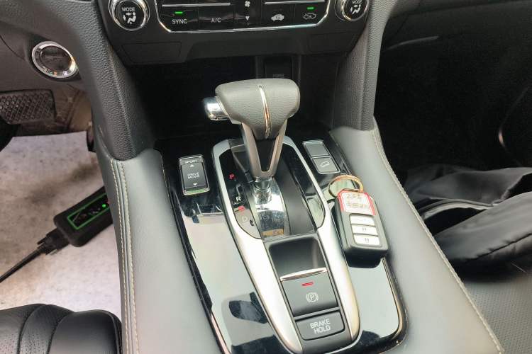 Used Honda UR-V 2020 240TURBO Two-Wheel Drive Zhiyue Version Gear Lever