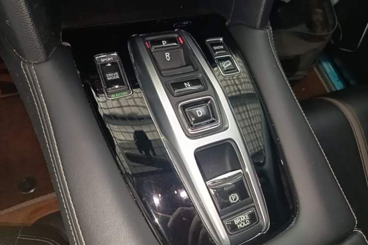 Used Honda UR-V 2020 370TURBO Two-Wheel Drive Luxury Edition Gear Lever