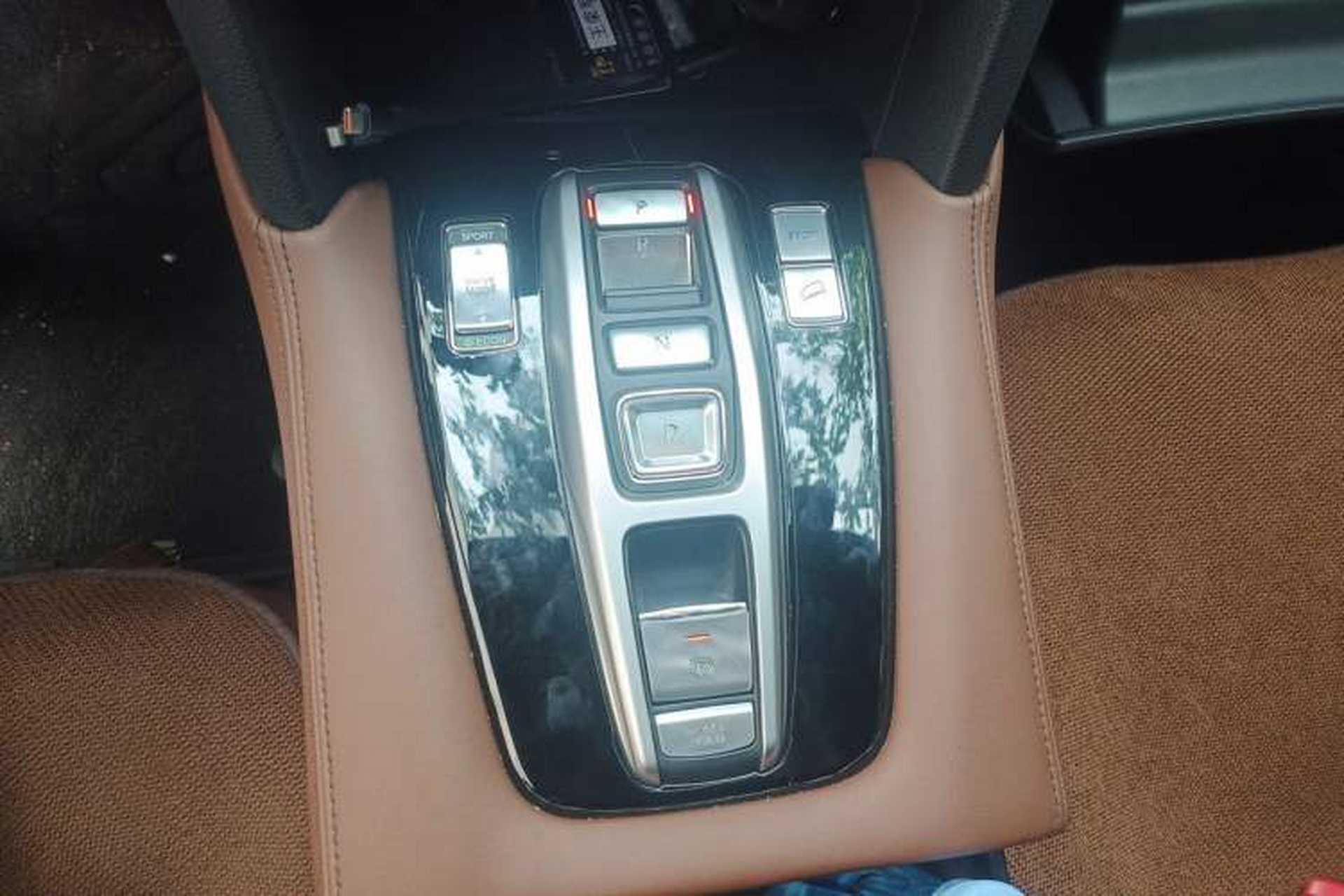 Used Honda UR-V 2020 370TURBO Two-Wheel Drive Luxury Edition Gear Lever