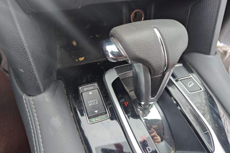 Used Honda UR-V 2020 240TURBO Two-Wheel Drive Zhiyue Version Gear Lever