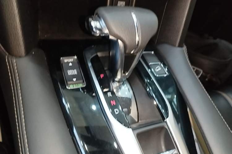 Used Honda UR-V 2020 240TURBO Two-Wheel Drive Zhiyue Version Gear Lever