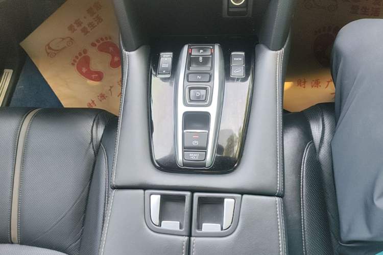 Used Honda UR-V 2020 370TURBO Two-Wheel Drive Luxury Edition Gear Lever