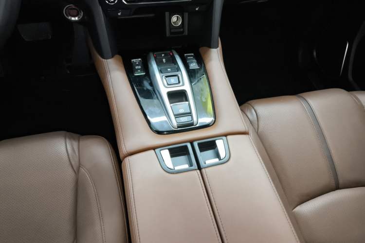 Used Honda UR-V 2020 370TURBO Two-Wheel Drive Luxury Edition Gear Lever
