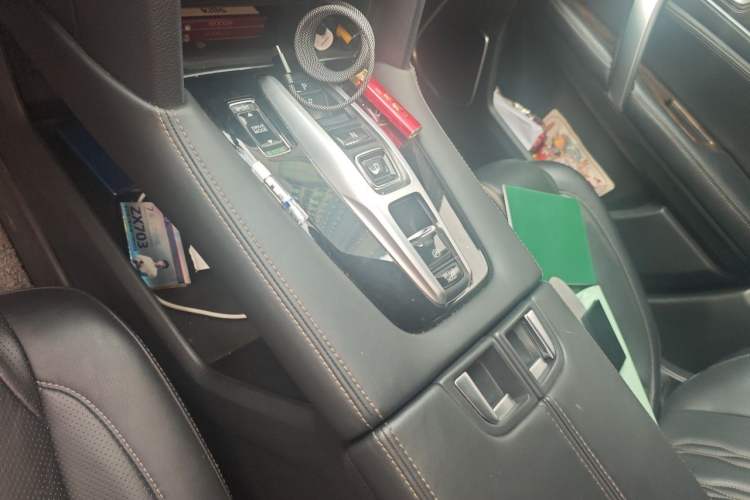 Used Honda UR-V 2020 370TURBO Two-Wheel Drive Luxury Edition Gear Lever