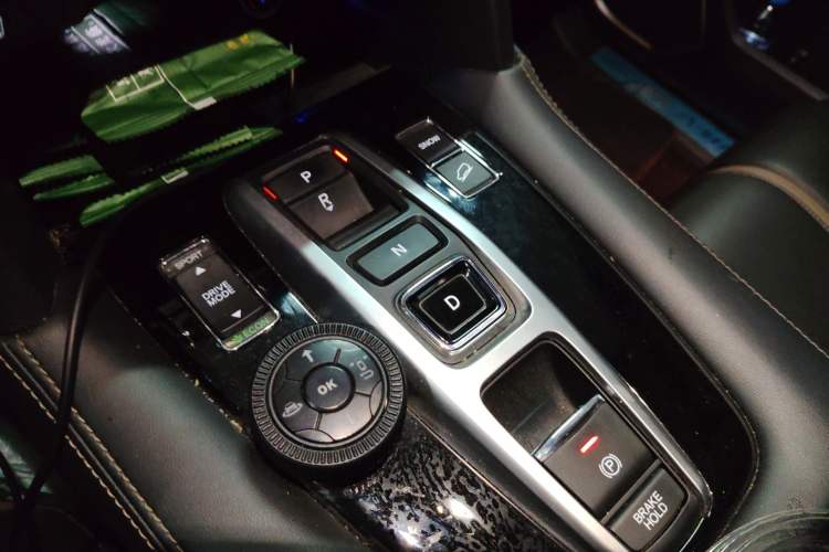 Used Honda UR-V 2020 370TURBO Two-Wheel Drive Luxury Edition Gear Lever