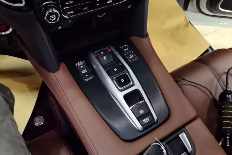 Used Honda UR-V 2020 370TURBO Two-Wheel Drive Luxury Edition Gear Lever
