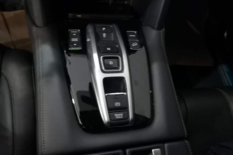 Used Honda UR-V 2020 370TURBO Two-Wheel Drive Luxury Edition Gear Lever