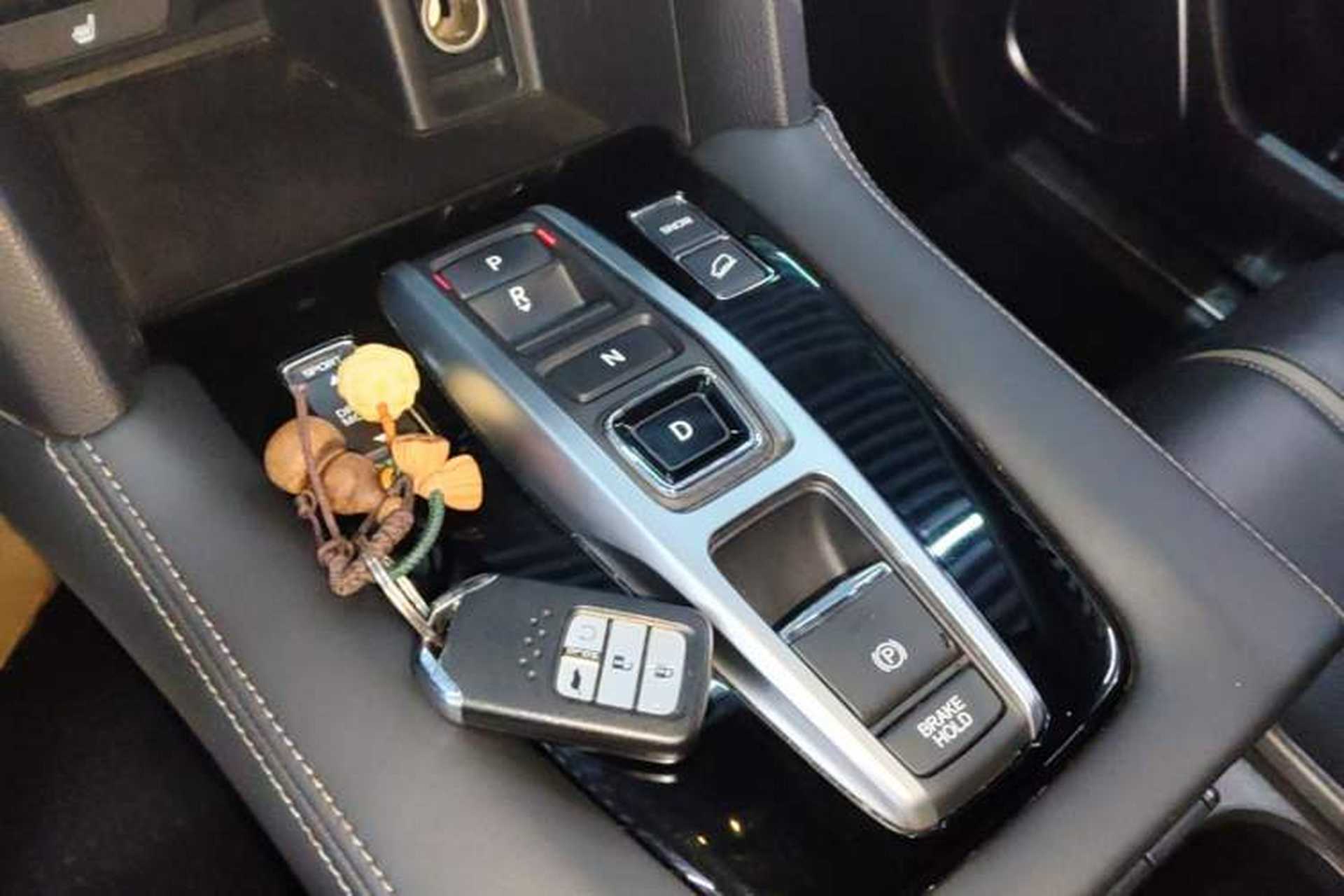 Used Honda UR-V 2020 370TURBO Two-Wheel Drive Luxury Edition Gear Lever