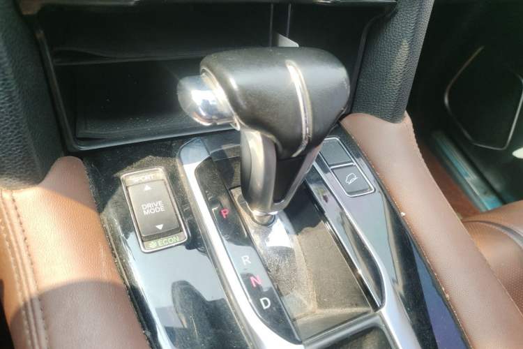 Used Honda UR-V 2020 240TURBO Front-Wheel Drive Elegant Edition Gear Lever