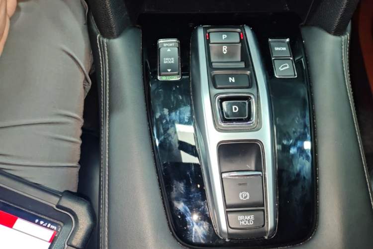 Used Honda UR-V 2020 370TURBO Two-Wheel Drive Luxury Edition Gear Lever
