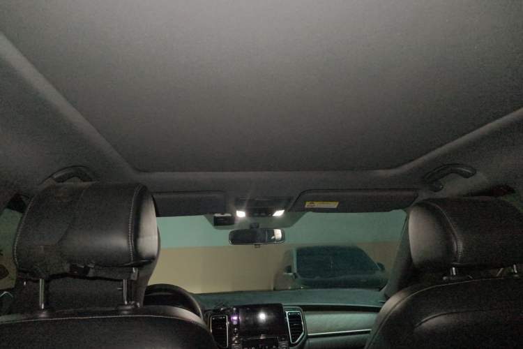 Used Honda UR-V 2020 370TURBO Two-Wheel Drive Luxury Edition Headliner