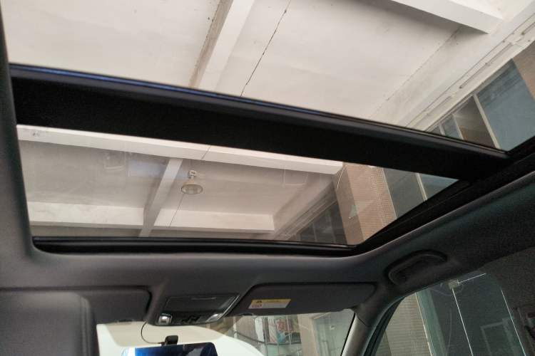 Used Honda UR-V 2020 370TURBO Two-Wheel Drive Luxury Edition Headliner