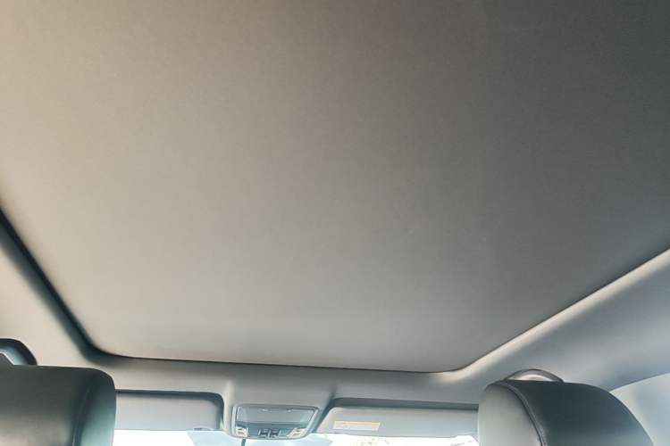 Used Honda UR-V 2020 370TURBO Two-Wheel Drive Luxury Edition Headliner