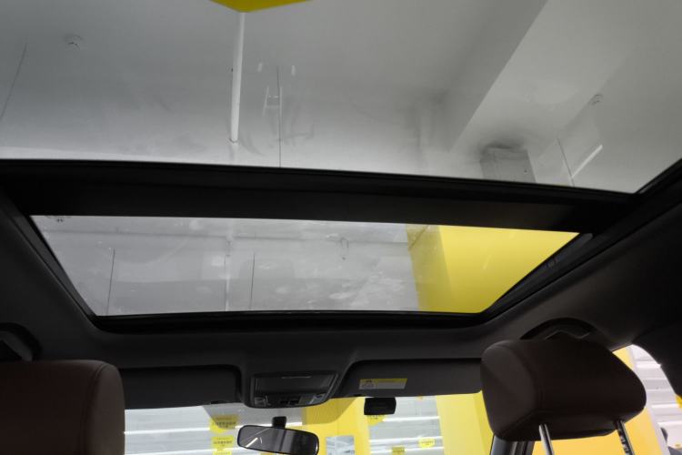 Used Honda UR-V 2020 370TURBO Two-Wheel Drive Luxury Edition Headliner