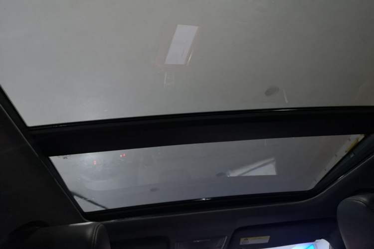 Used Honda UR-V 2020 370TURBO Two-Wheel Drive Luxury Edition Headliner