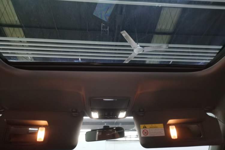 Used Honda UR-V 2020 370TURBO Two-Wheel Drive Luxury Edition Headliner