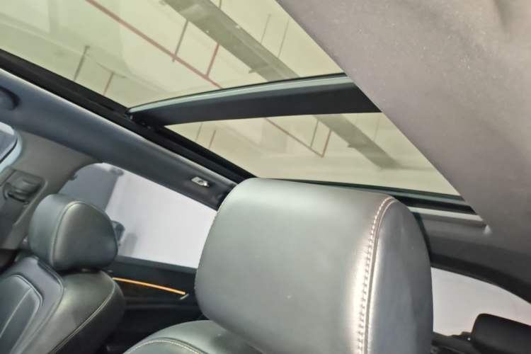 Used Honda UR-V 2020 370TURBO Two-Wheel Drive Luxury Edition Headliner