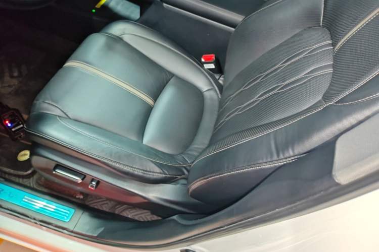 Used Honda UR-V 2020 370TURBO Two-Wheel Drive Luxury Edition Left Front Seat