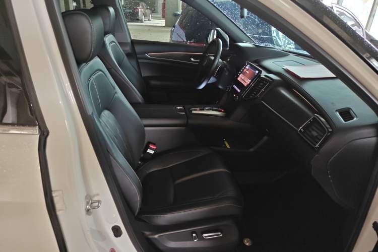 Used Honda UR-V 2020 370TURBO Two-Wheel Drive Luxury Edition Right Front Seat