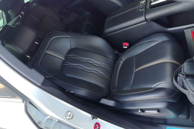 Used Honda UR-V 2020 370TURBO Two-Wheel Drive Luxury Edition Right Front Seat