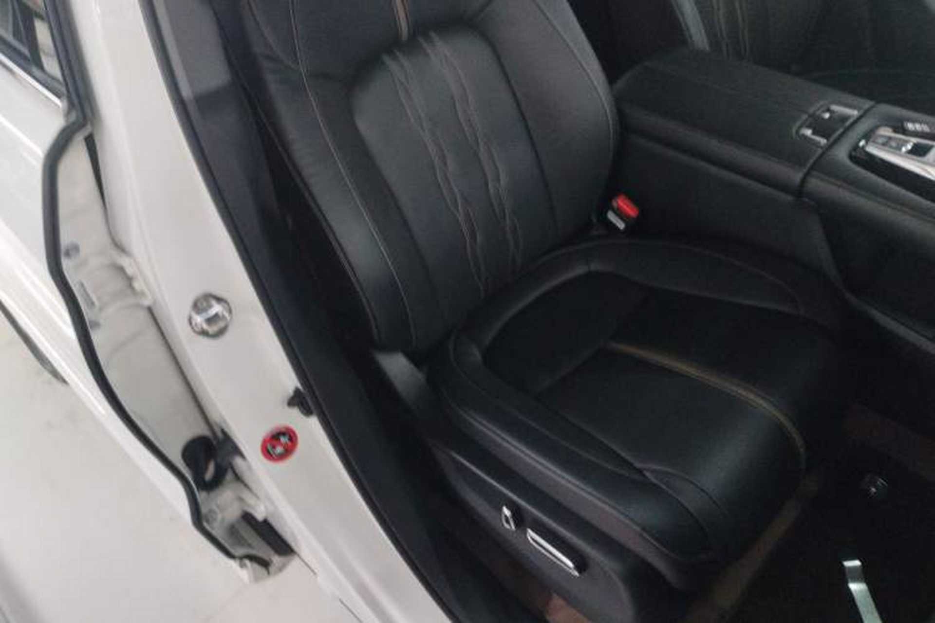 Used Honda UR-V 2020 370TURBO Two-Wheel Drive Luxury Edition Right Front Seat