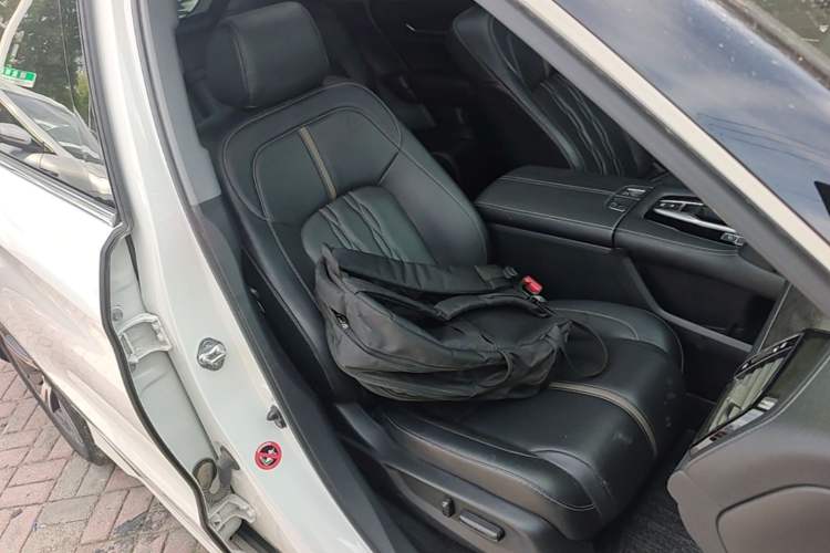 Used Honda UR-V 2020 240TURBO Two-Wheel Drive Zhiyue Version Right Front Seat
