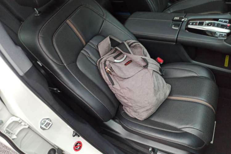 Used Honda UR-V 2020 370TURBO Two-Wheel Drive Luxury Edition Right Front Seat