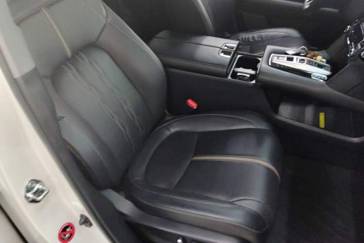 Used Honda UR-V 2020 370TURBO Two-Wheel Drive Luxury Edition Right Front Seat