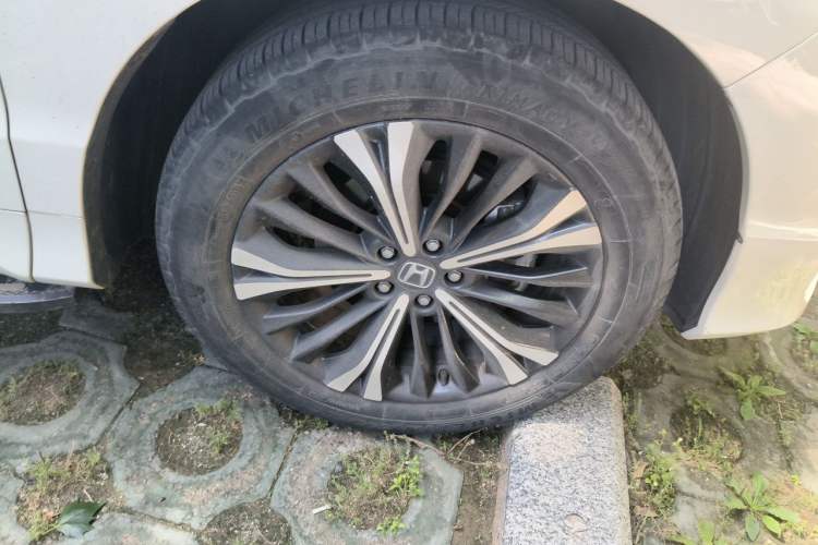 Used Honda UR-V 2020 370TURBO Two-Wheel Drive Luxury Edition Right Front Wheel Hub