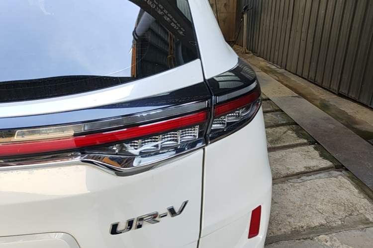 Used Honda UR-V 2020 240TURBO Two-Wheel Drive Zhiyue Version Right Rear Taillight