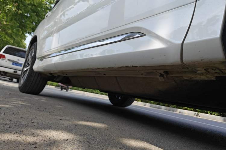 Used Honda UR-V 2020 370TURBO Two-Wheel Drive Luxury Edition Right Side Sill