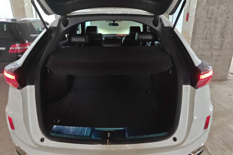 Used Honda UR-V 2020 370TURBO Two-Wheel Drive Luxury Edition Trunk