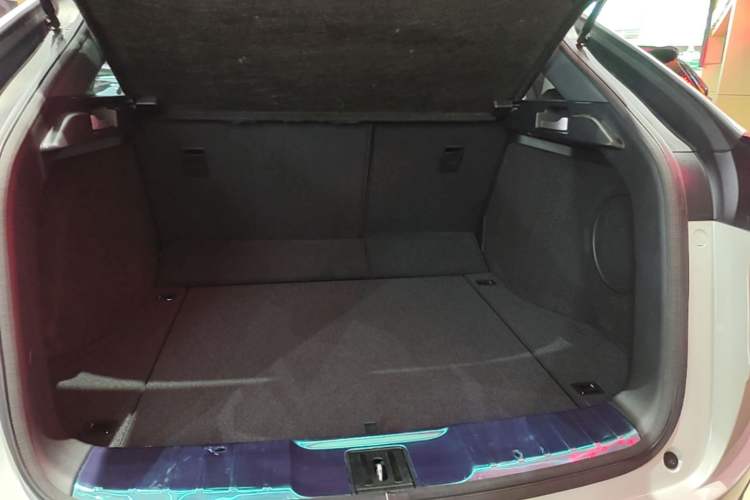 Used Honda UR-V 2020 370TURBO Four-Wheel Drive Prestige Edition Trunk