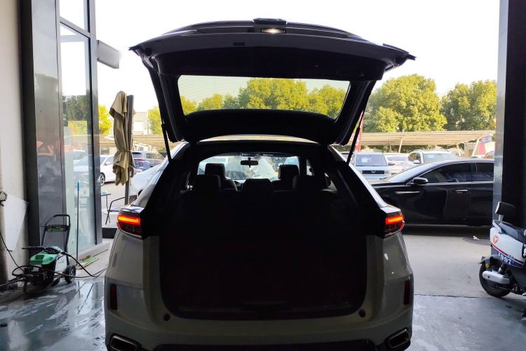 Used Honda UR-V 2020 370TURBO Two-Wheel Drive Luxury Edition Trunk