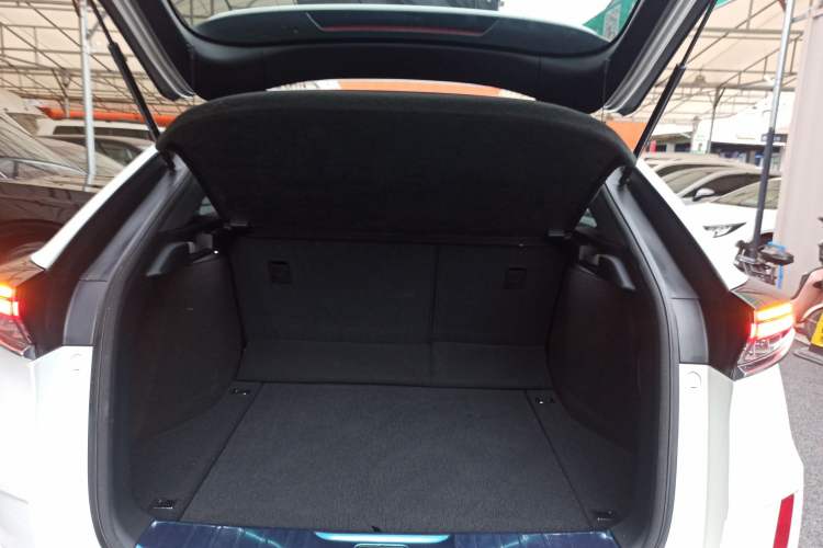Used Honda UR-V 2020 370TURBO Two-Wheel Drive Luxury Edition Trunk