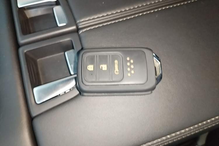 Used Honda UR-V 2020 240TURBO Two-Wheel Drive Zhiyue Version Vehicle Key