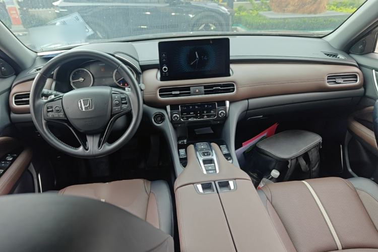 Used Honda UR-V 2023 370TURBO Two-Wheel-Drive Luxury Edition Center Console