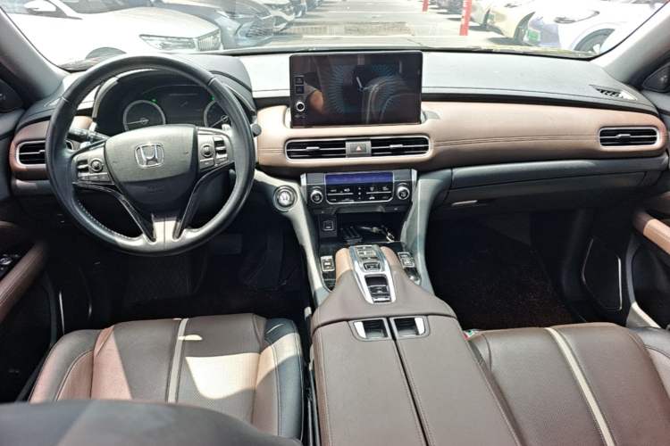Used Honda UR-V 2023 370TURBO Two-Wheel-Drive Luxury Edition Center Console