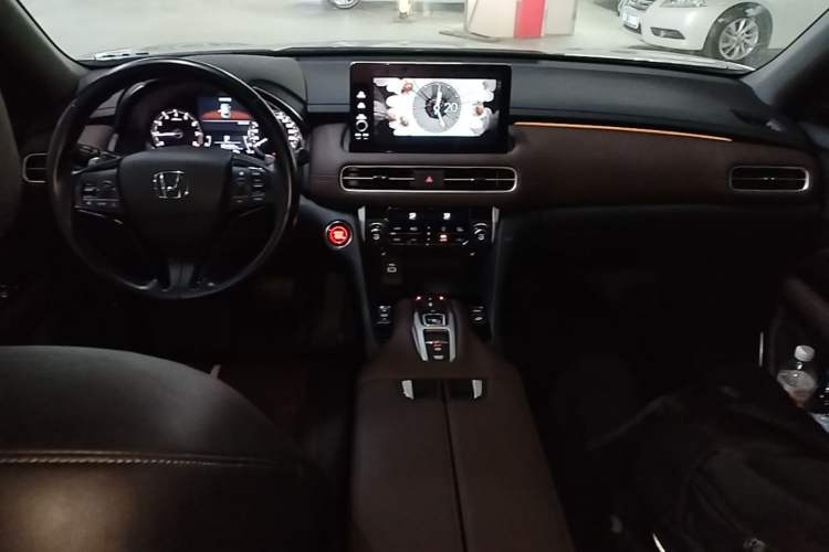Used Honda UR-V 2023 370TURBO Two-Wheel-Drive Luxury Edition Center Console