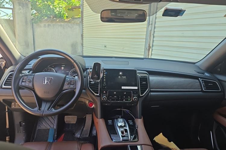 Used Honda UR-V 2023 370TURBO Two-Wheel-Drive Luxury Edition Center Console
