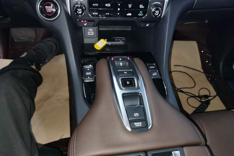 Used Honda UR-V 2023 370TURBO Two-Wheel-Drive Luxury Edition Gear Lever