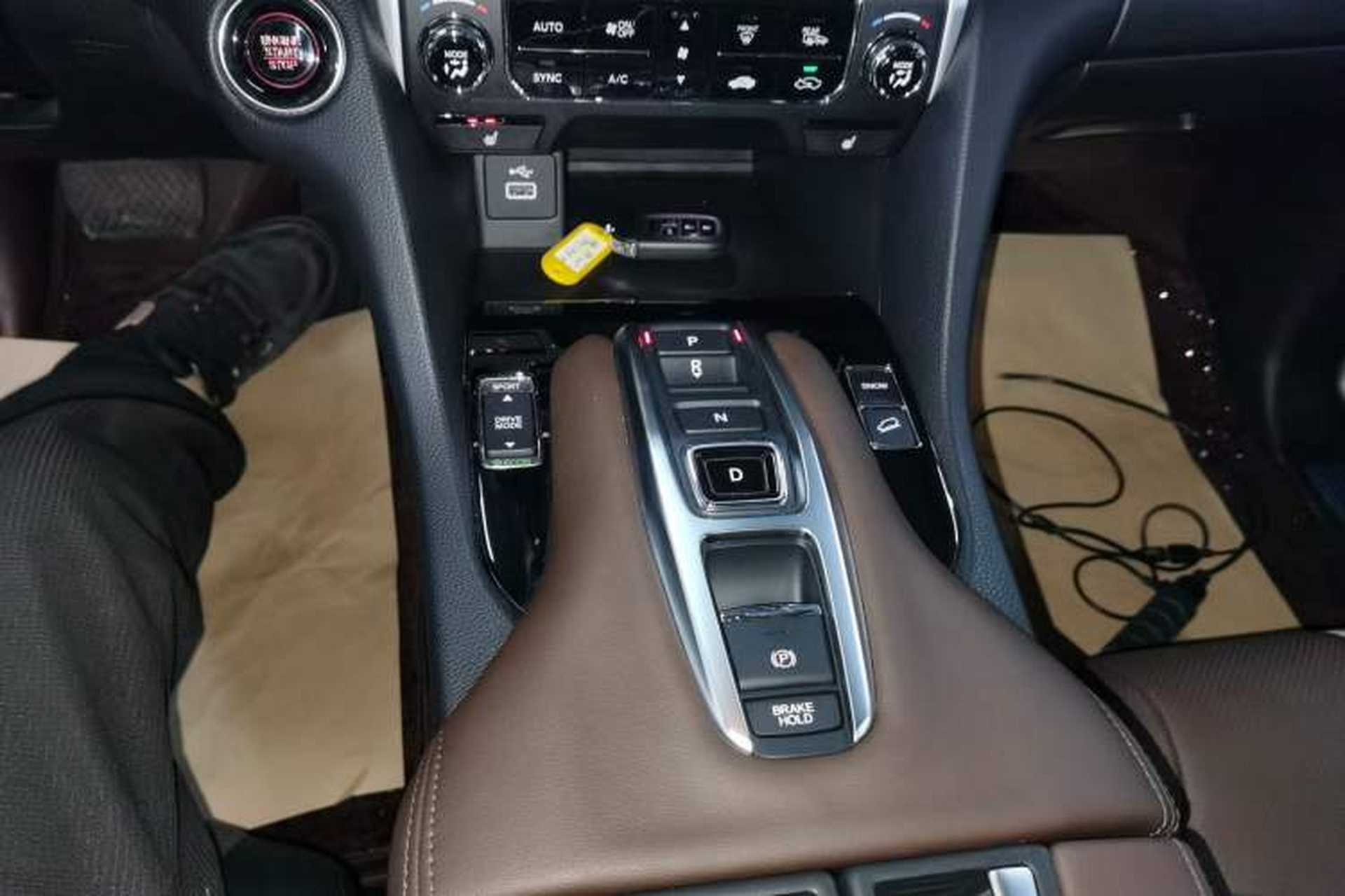 Used Honda UR-V 2023 370TURBO Two-Wheel-Drive Luxury Edition Gear Lever