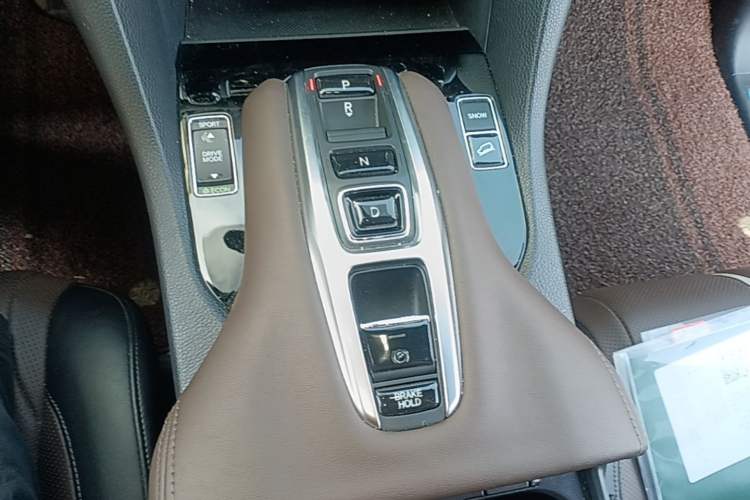 Used Honda UR-V 2023 370TURBO Two-Wheel-Drive Luxury Edition Gear Lever