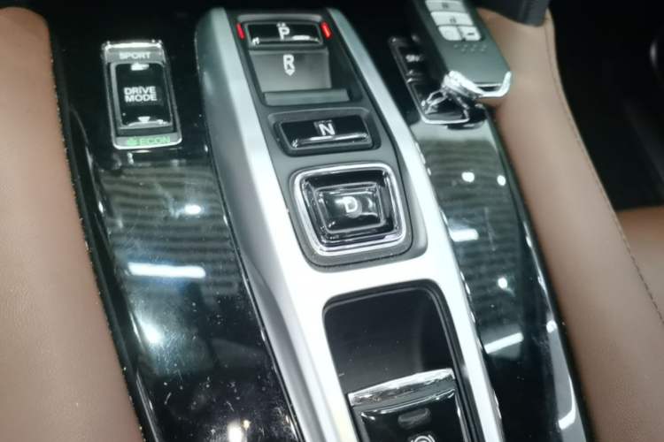 Used Honda UR-V 2023 370TURBO Two-Wheel-Drive Luxury Edition Gear Lever