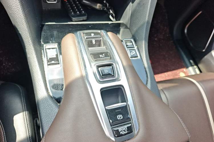 Used Honda UR-V 2023 370TURBO Two-Wheel-Drive Luxury Edition Gear Lever