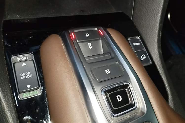 Used Honda UR-V 2023 370TURBO Two-Wheel-Drive Luxury Edition Gear Lever