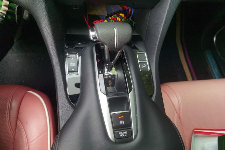 Used Honda UR-V 2023 240TURBO Two-Wheel Drive Zhiyue Edition Gear Lever