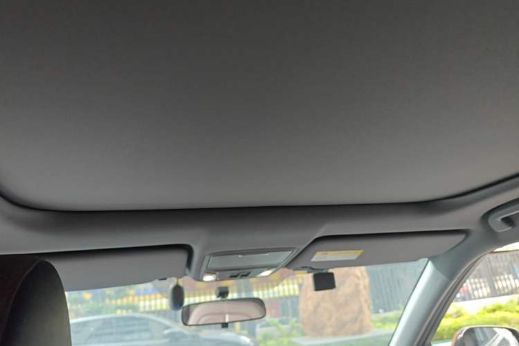 Used Honda UR-V 2023 370TURBO Two-Wheel-Drive Luxury Edition Headliner